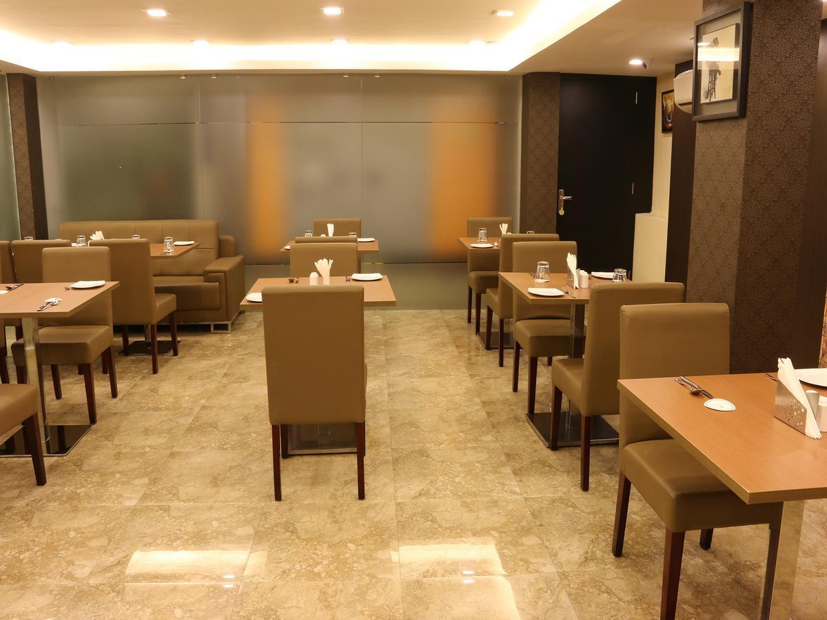 Oyo 662 Hotel Comfotel Calcutta Buitenkant foto