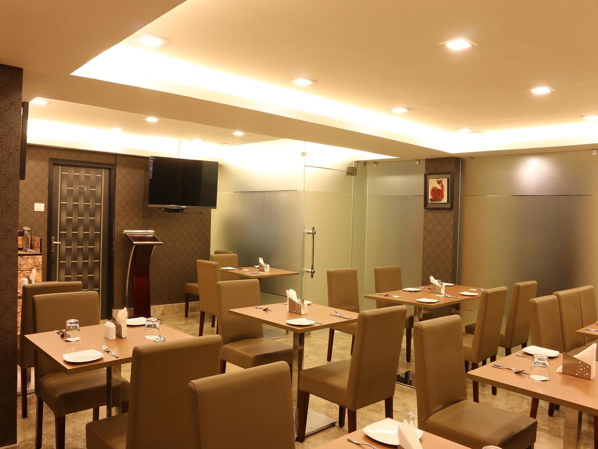 Oyo 662 Hotel Comfotel Calcutta Buitenkant foto