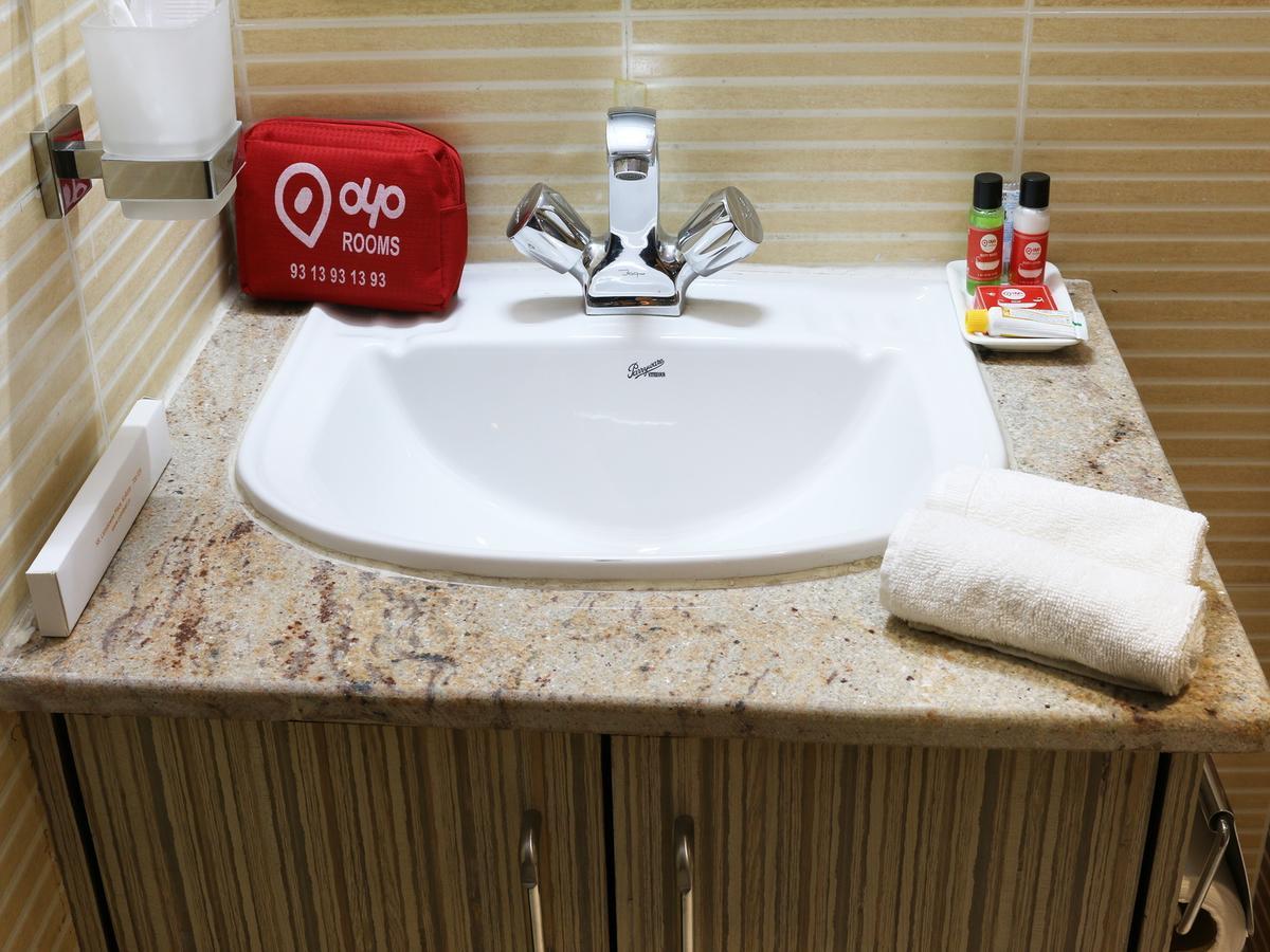 Oyo 662 Hotel Comfotel Calcutta Buitenkant foto