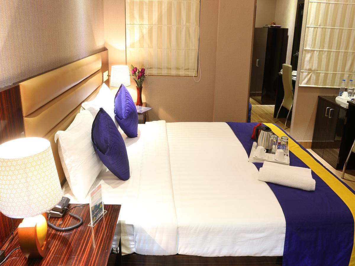 Oyo 662 Hotel Comfotel Calcutta Buitenkant foto